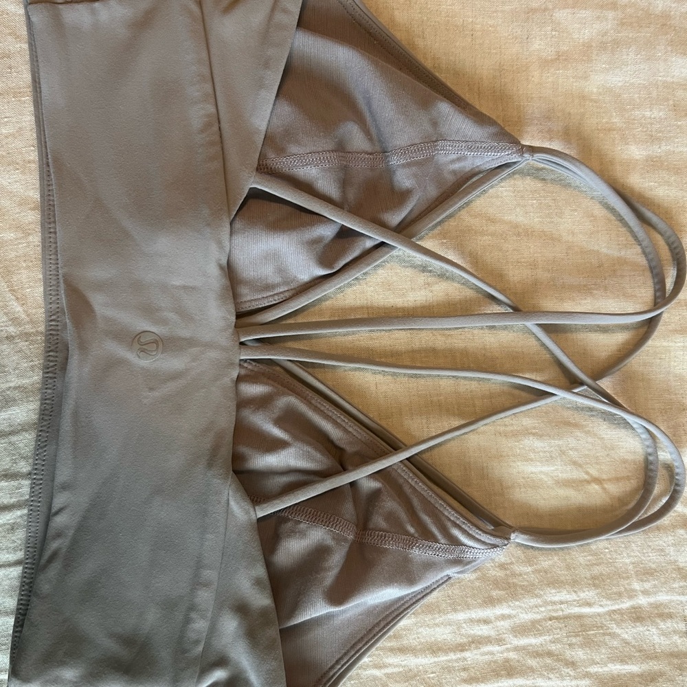 Lululemon sports bra chrome color size 4/6